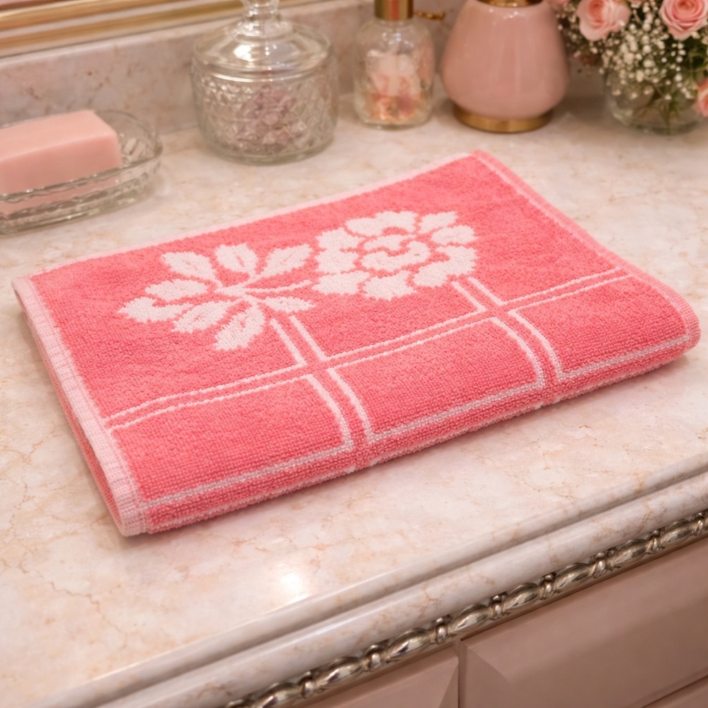 Vintage Pink White Reversible Floral Bath Towel 22x38 Retro 60s 70s
